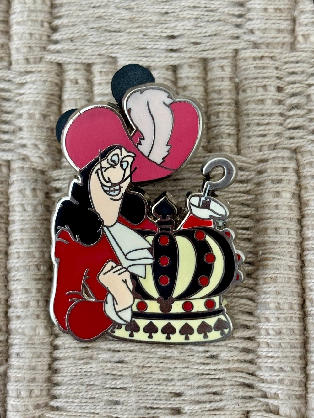 DISNEY 2009 Disneyland Captain Hook Crown Chess Piece Pin